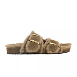 Comfy and cozy fur lined sandals with Birkenstock vibes. Size 39/8.